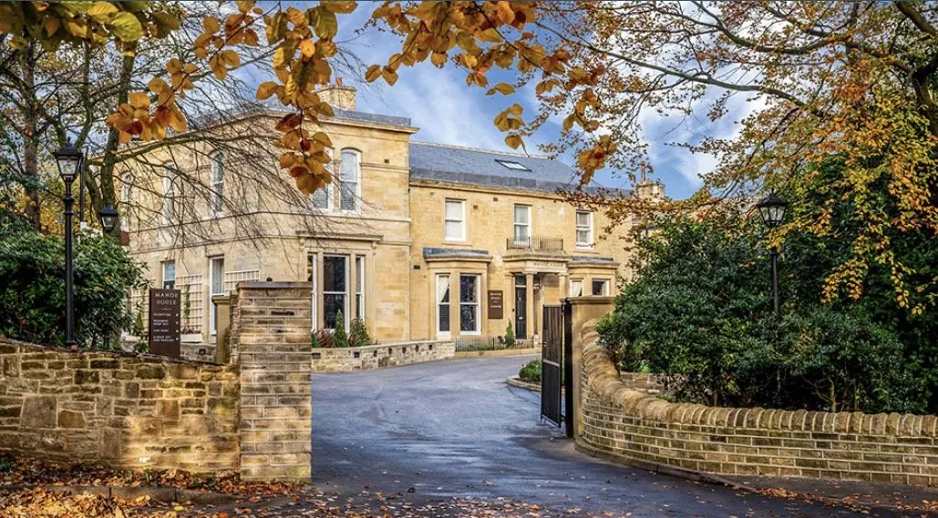 Manor House Lindley, Georgian front and gates